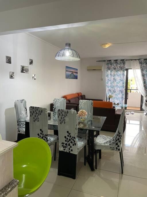 Spacious beach property in Flic en Flac Apartment in Flic en Flac