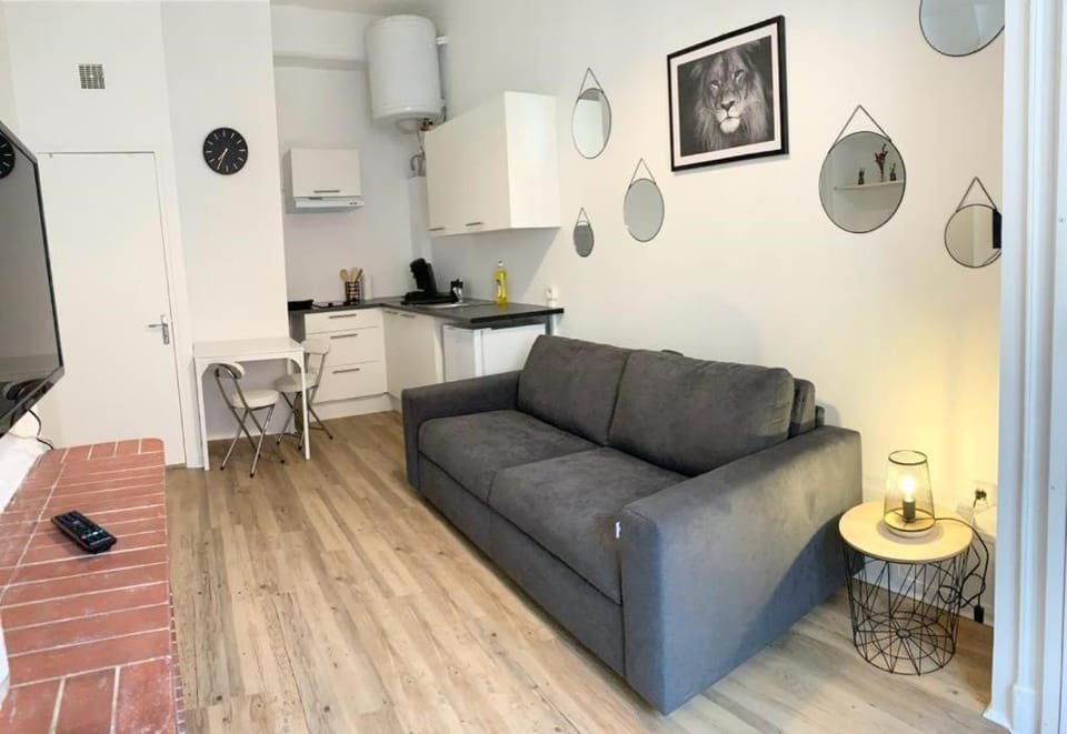 Kitchen or kitchenette, Living room, Seating area, Dining area, pet friendly