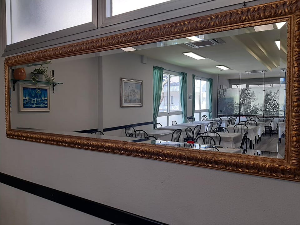 Restaurant/places to eat, Dining area