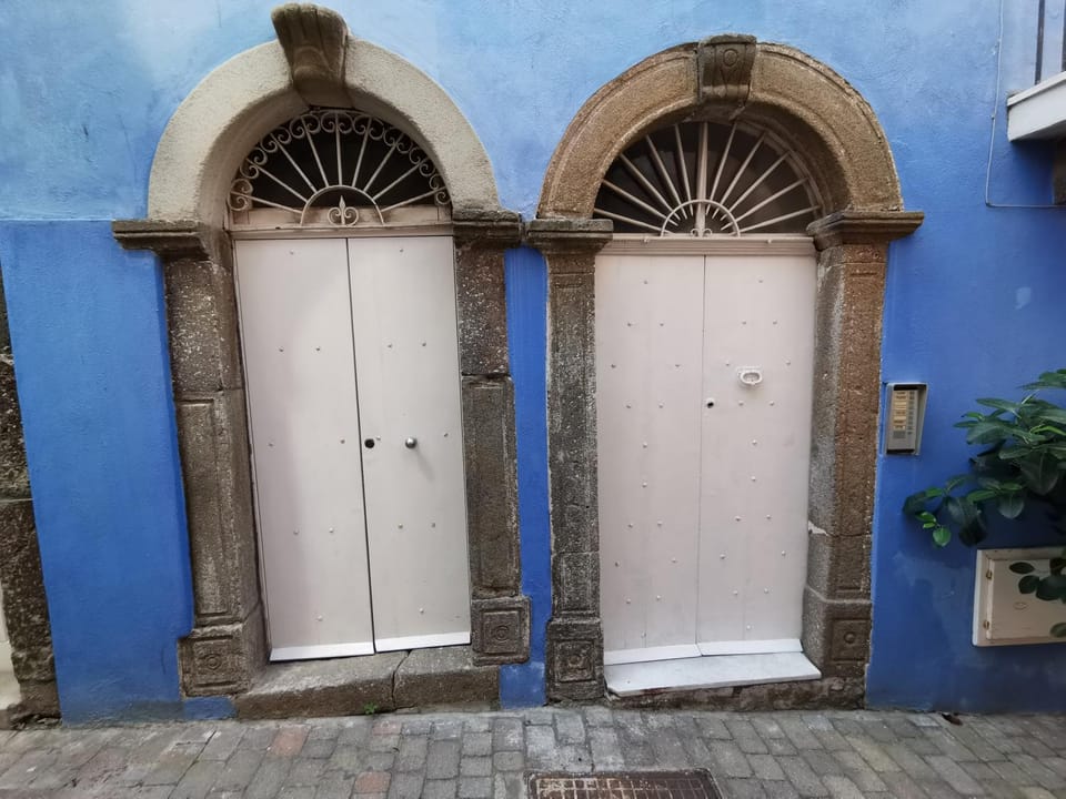 Facade/entrance, Internal: Not applicable to any particular room