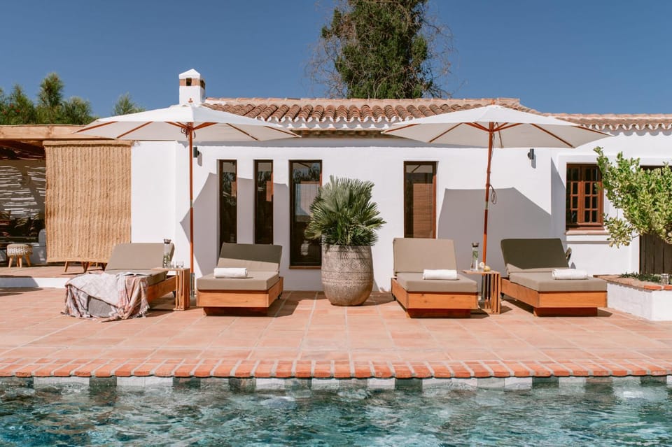 Pool view, Swimming pool, sunbed
