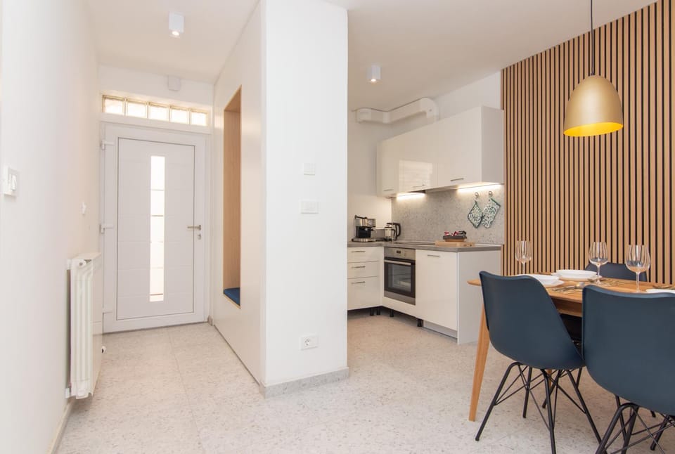 Kitchen or kitchenette, Dining area, pet friendly, stove
