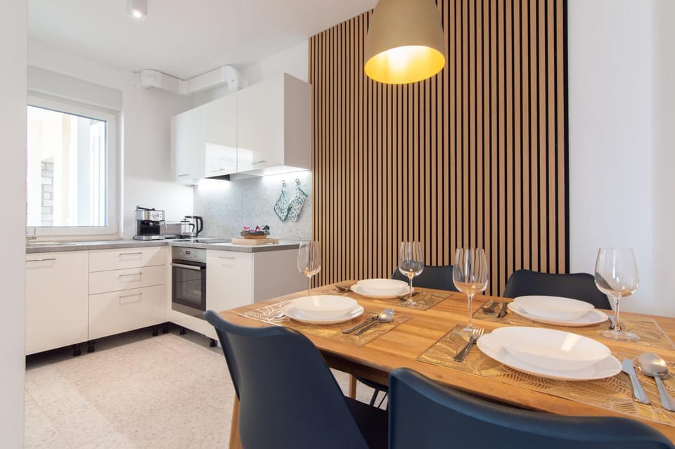 Coffee/tea facilities, Kitchen or kitchenette, Dining area, minibar, oven, pet friendly, stove, toaster