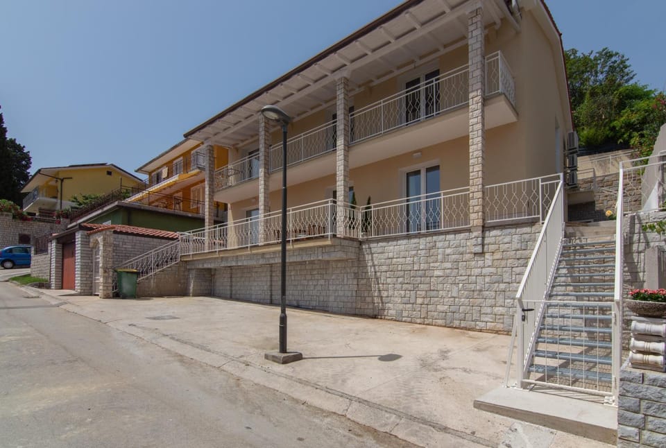 Property building, Day, Neighbourhood, Street view