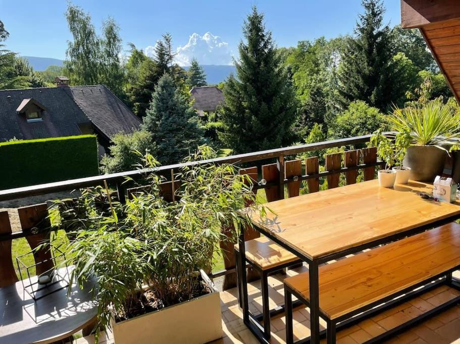 Patio, Spring, Day, Natural landscape, Garden, View (from property/room), Balcony/Terrace, Dining area, Garden view, Mountain view