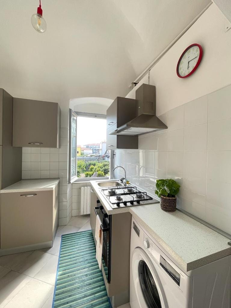Kitchen or kitchenette, pet friendly, stove, washing machine