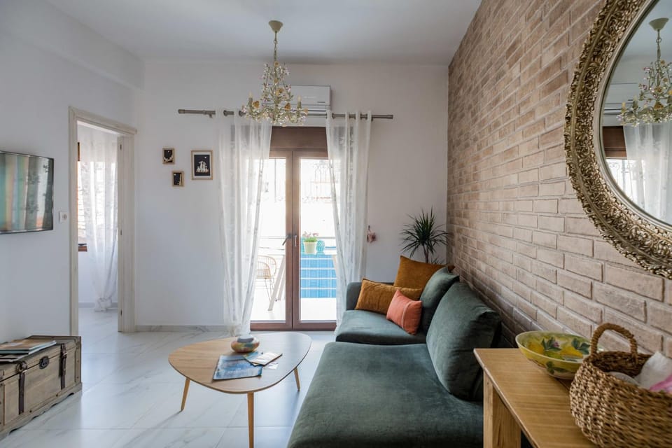 Communal lounge/ TV room, Living room