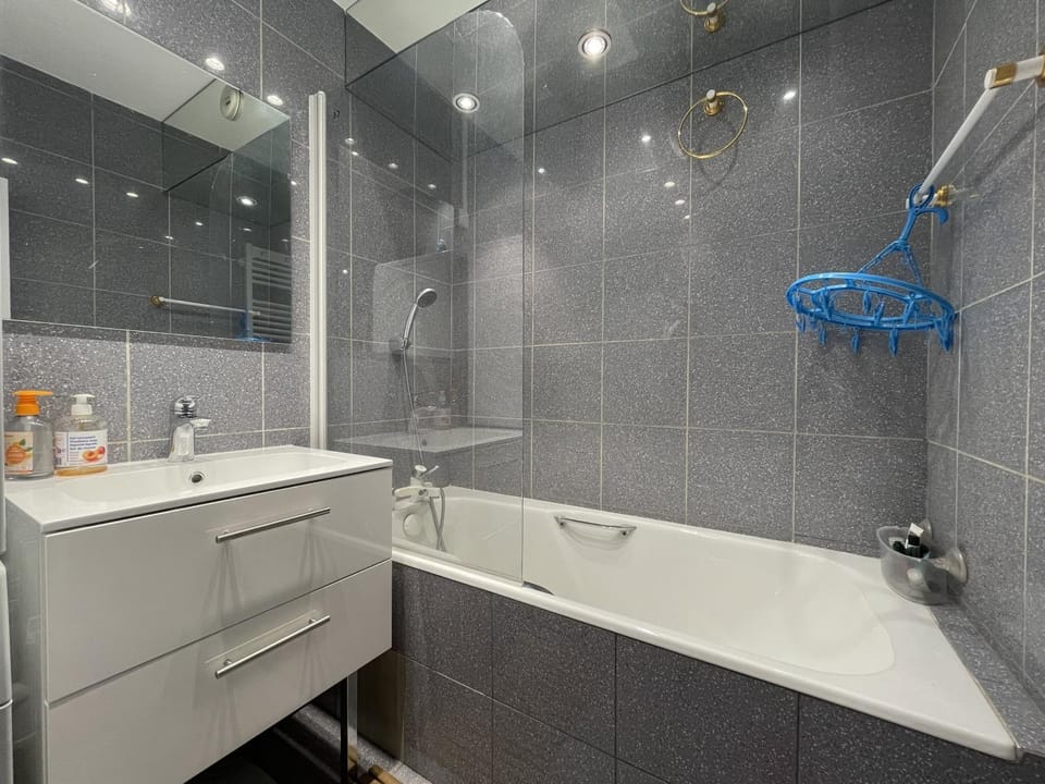 Bathroom, Bath