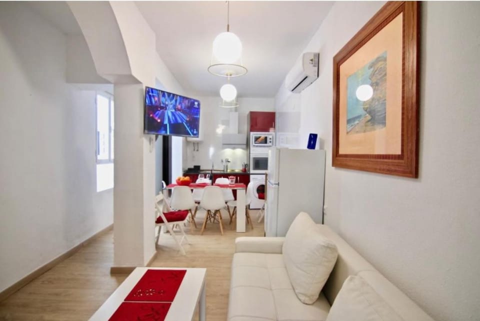 TV and multimedia, Kitchen or kitchenette, Living room, Dining area, air conditioner