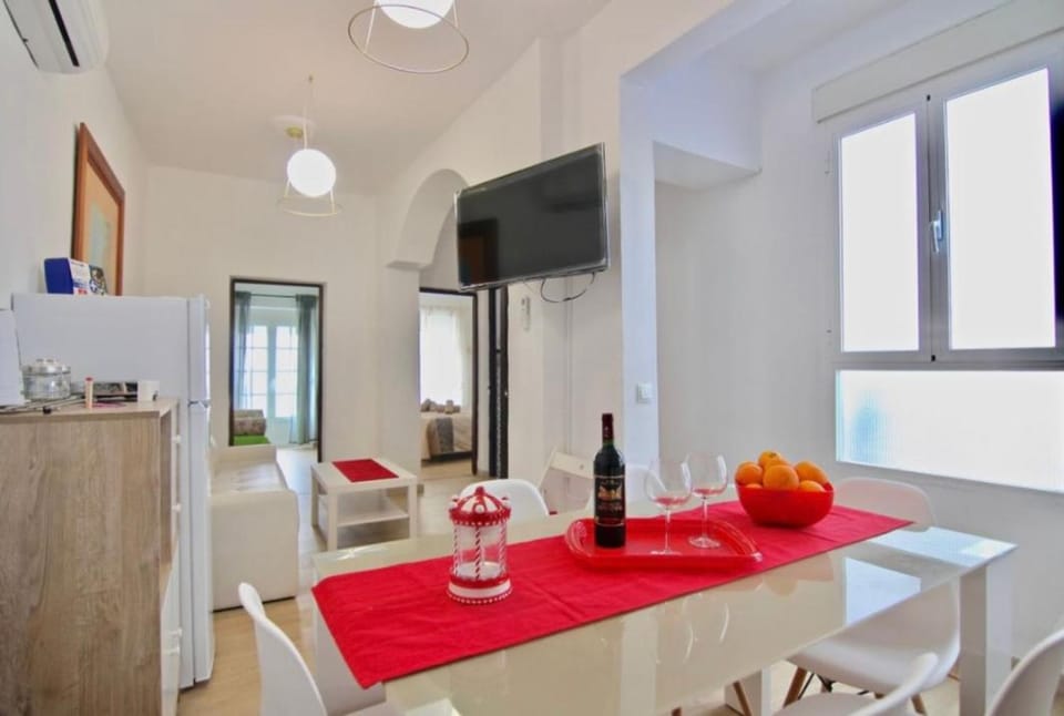 TV and multimedia, Kitchen or kitchenette, Living room, Dining area, air conditioner