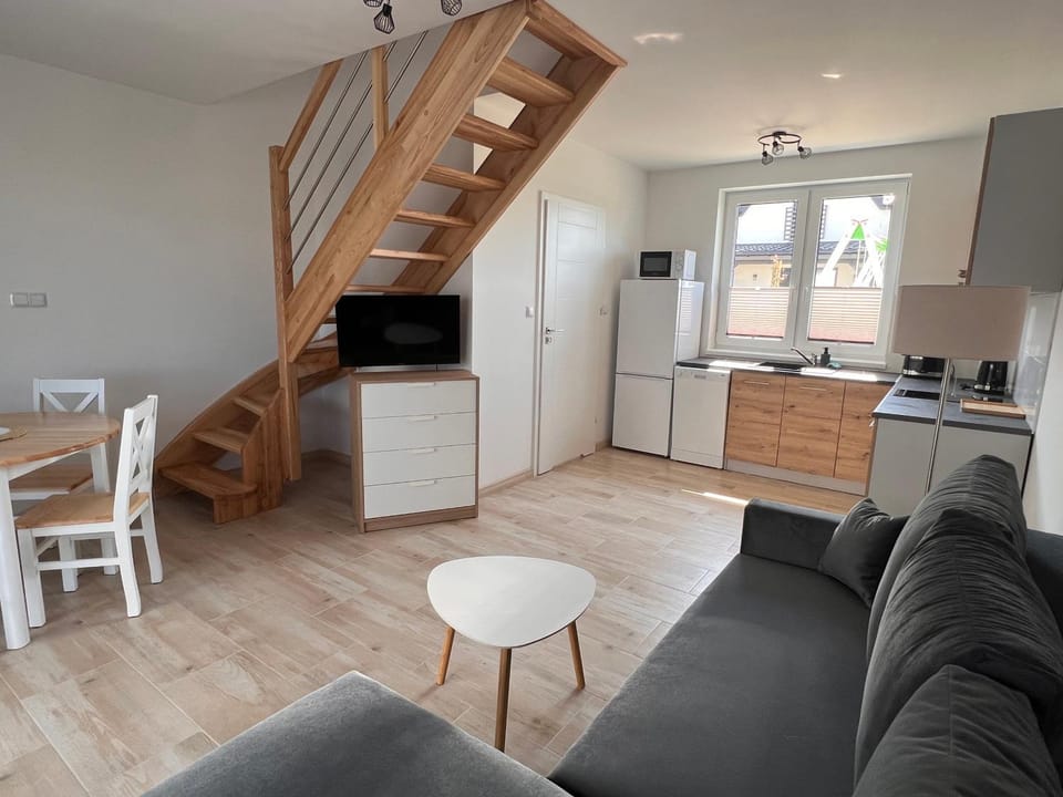 TV and multimedia, Kitchen or kitchenette, Living room, Seating area