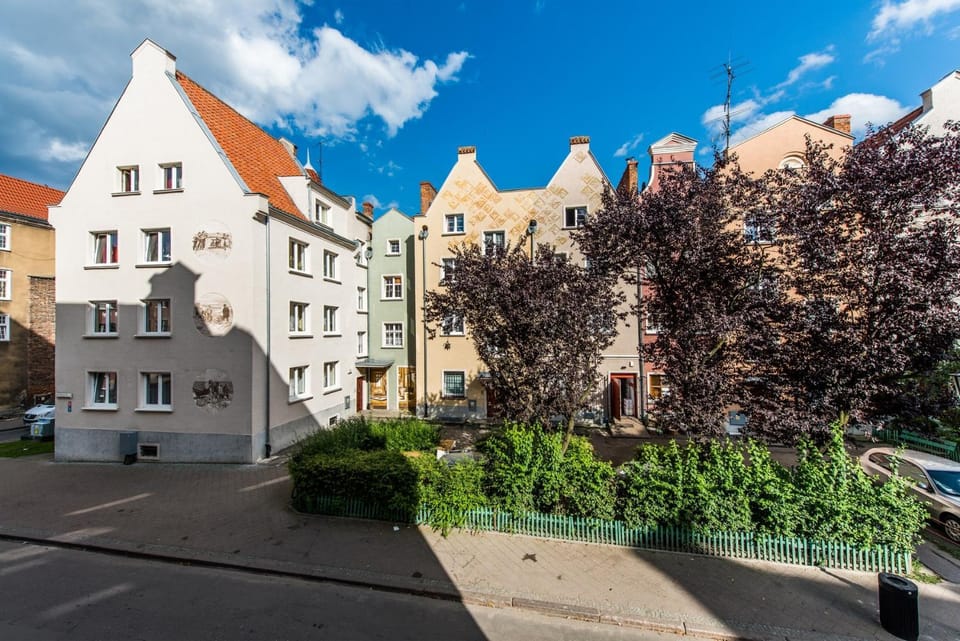 Property building, Day, Street view, Location