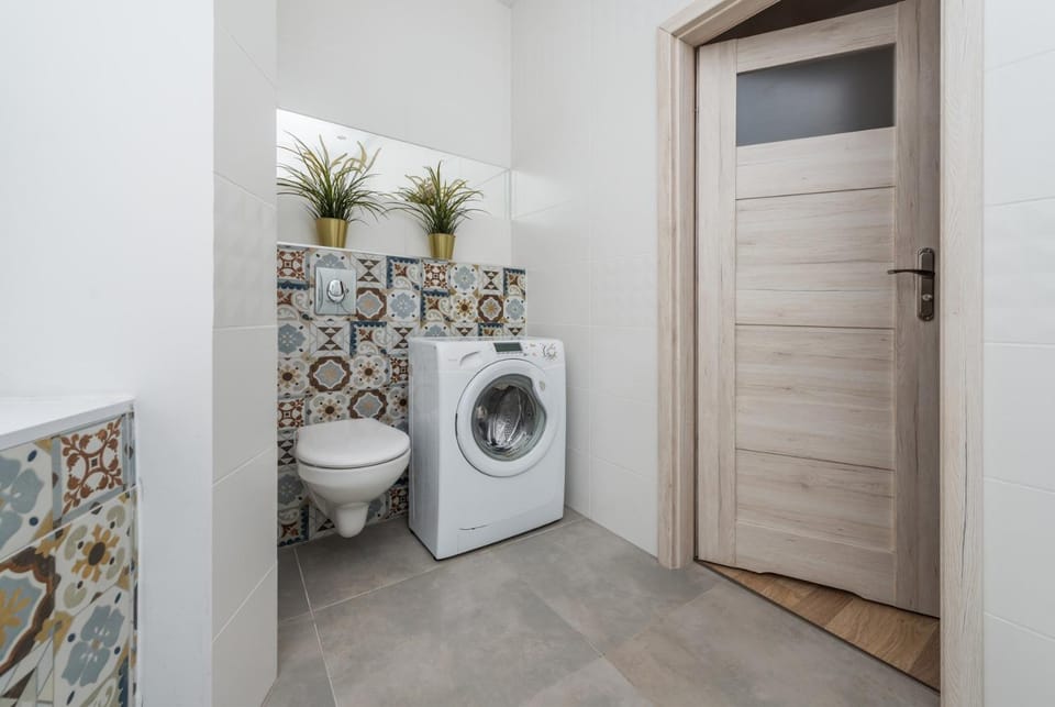 Toilet, Bathroom, washing machine