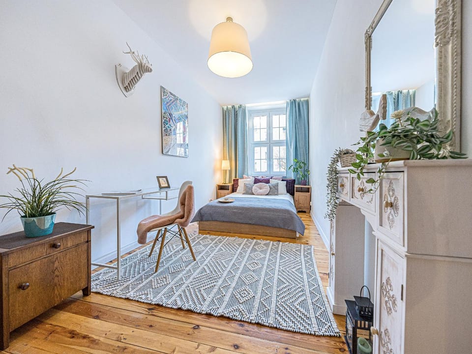 Bed, Living room, Photo of the whole room, Bedroom