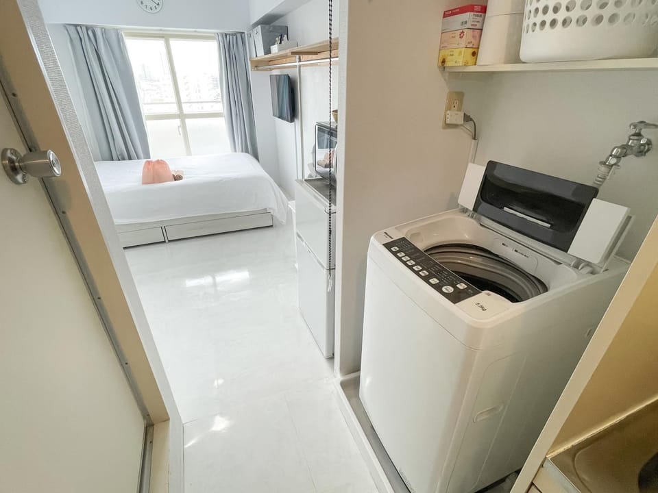 Bed, washing machine