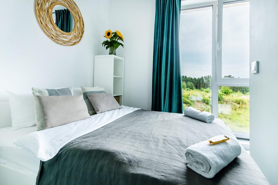 Bed, Natural landscape, Photo of the whole room, Bedroom