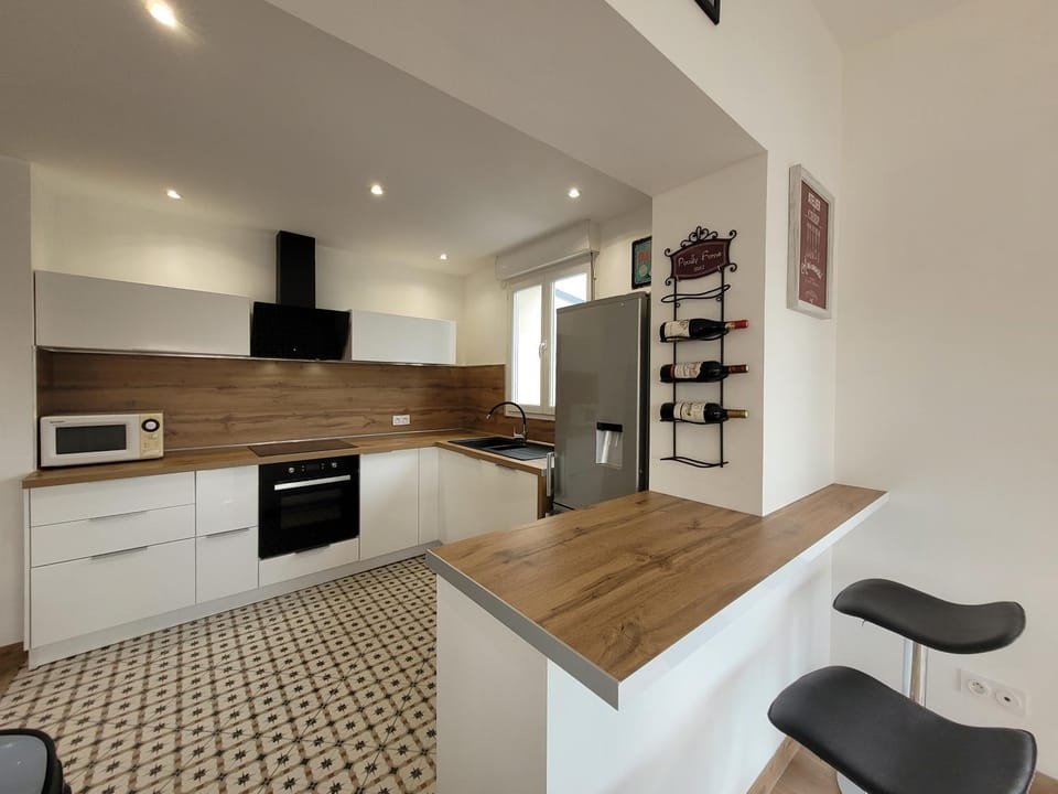 Kitchen or kitchenette, Dining area, dishwasher, minibar, pet friendly, stove, toaster