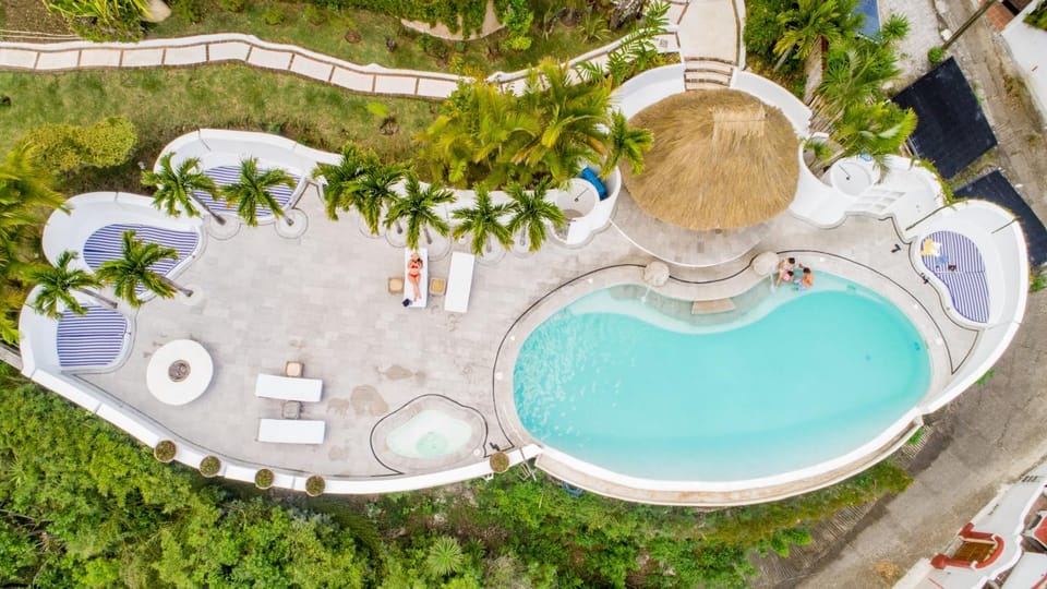 Bird's eye view, Pool view