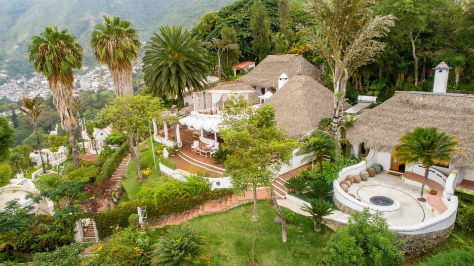 Property building, Natural landscape, Bird's eye view, Garden, Decorative detail, Garden view, Mountain view