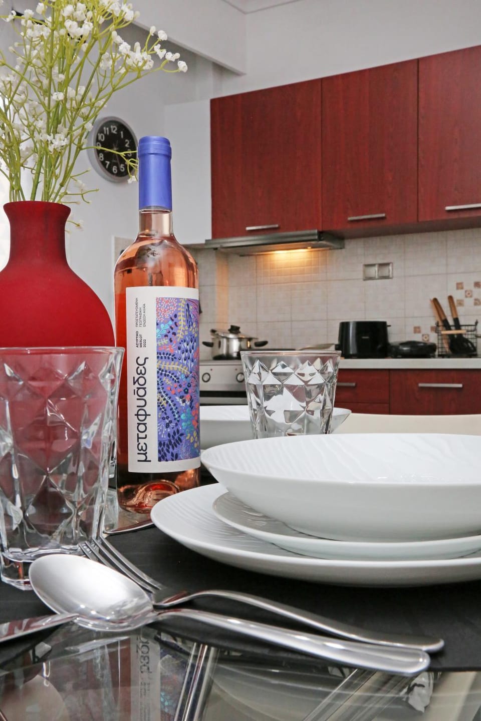 Kitchen or kitchenette, Food and drinks, Dining area