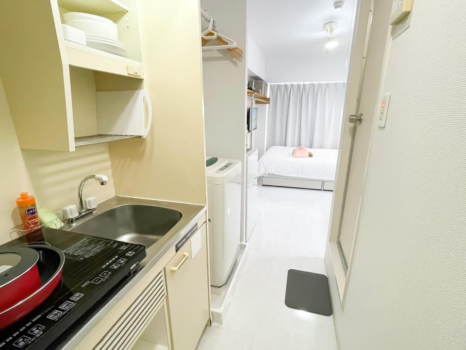 Kitchen or kitchenette, stove, washing machine