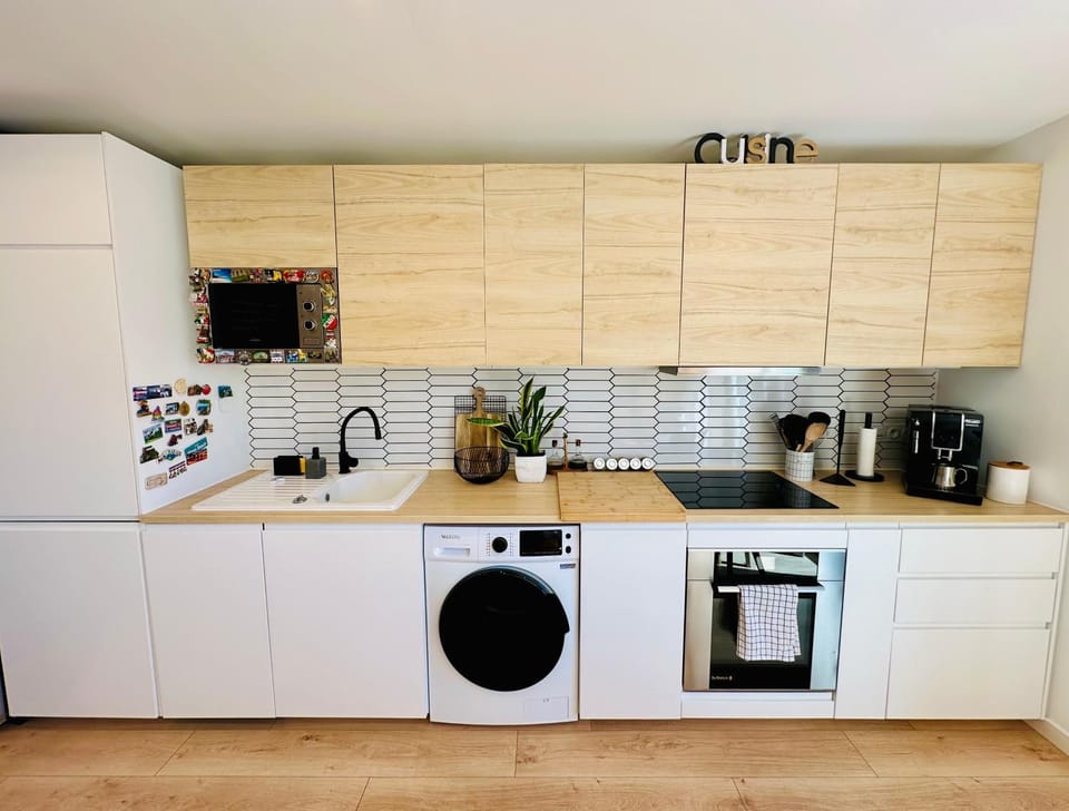 Coffee/tea facilities, Kitchen or kitchenette, dishwasher, oven, pet friendly, stove, toaster, washing machine
