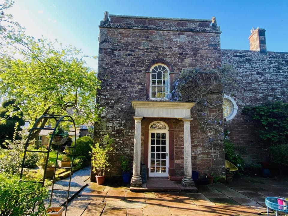 Property building, Facade/entrance, Garden, Landmark view