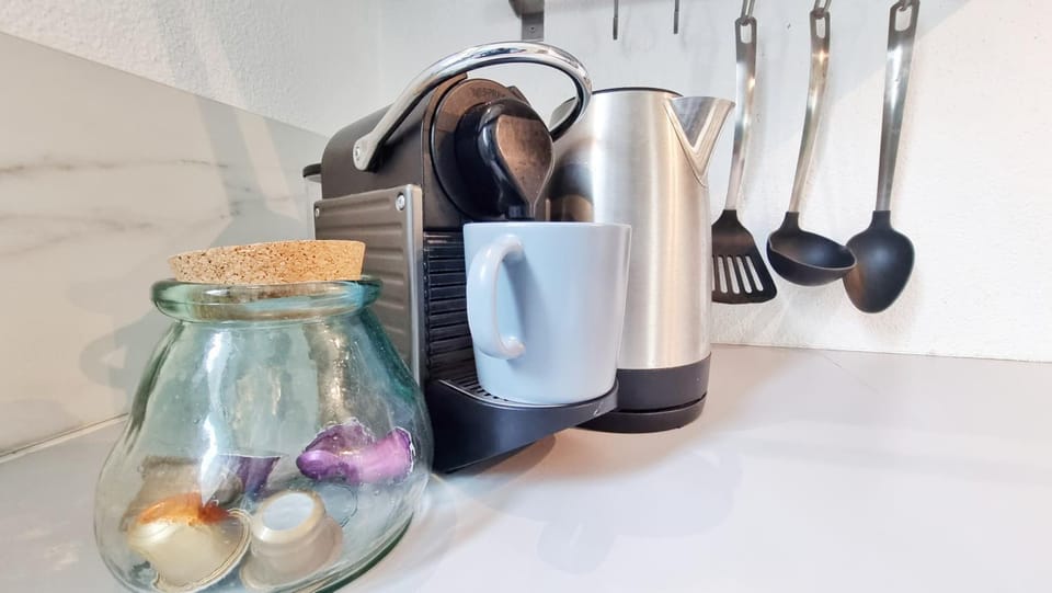 Coffee/tea facilities, kitchen