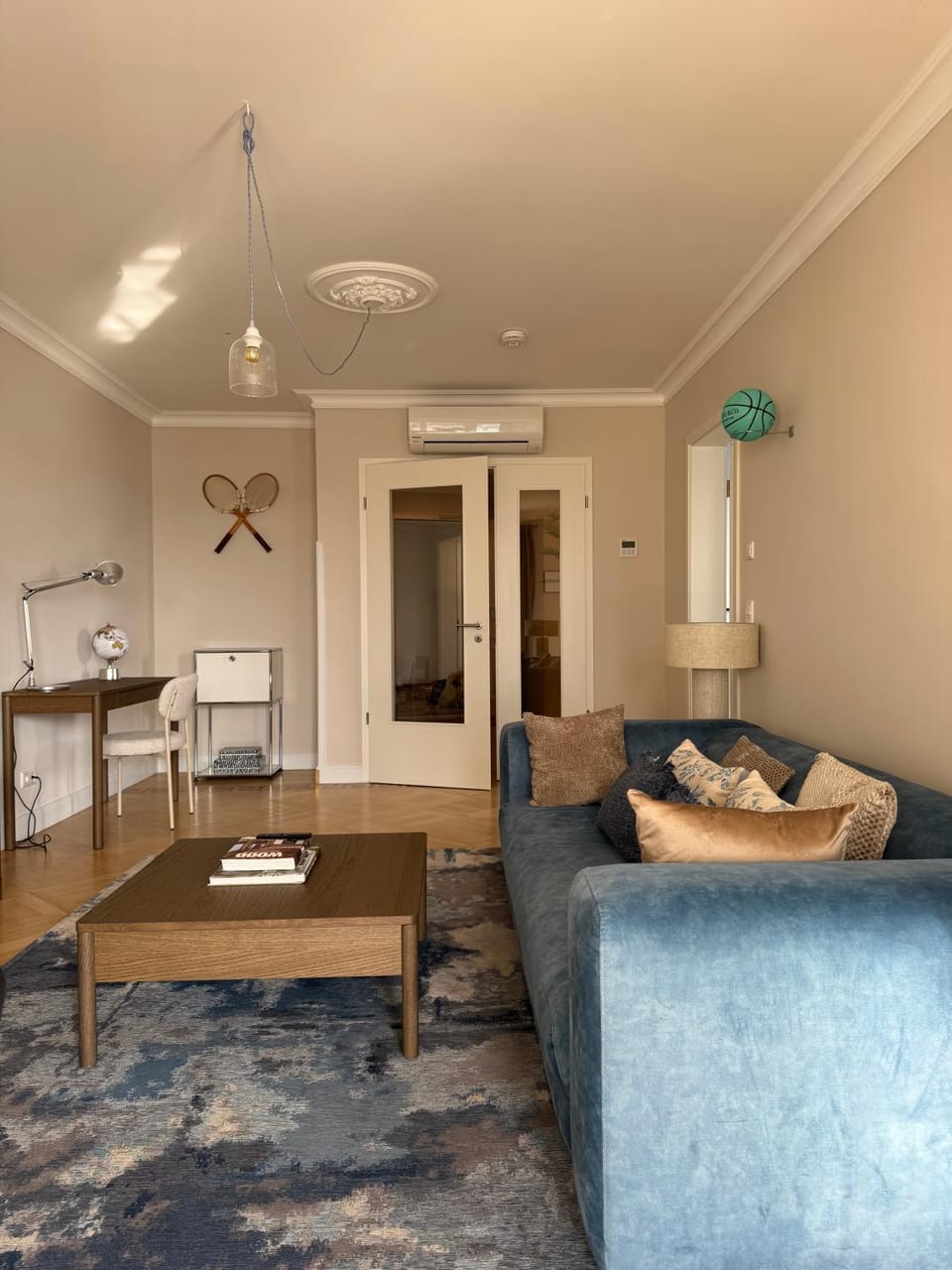 Living room, Photo of the whole room, Seating area