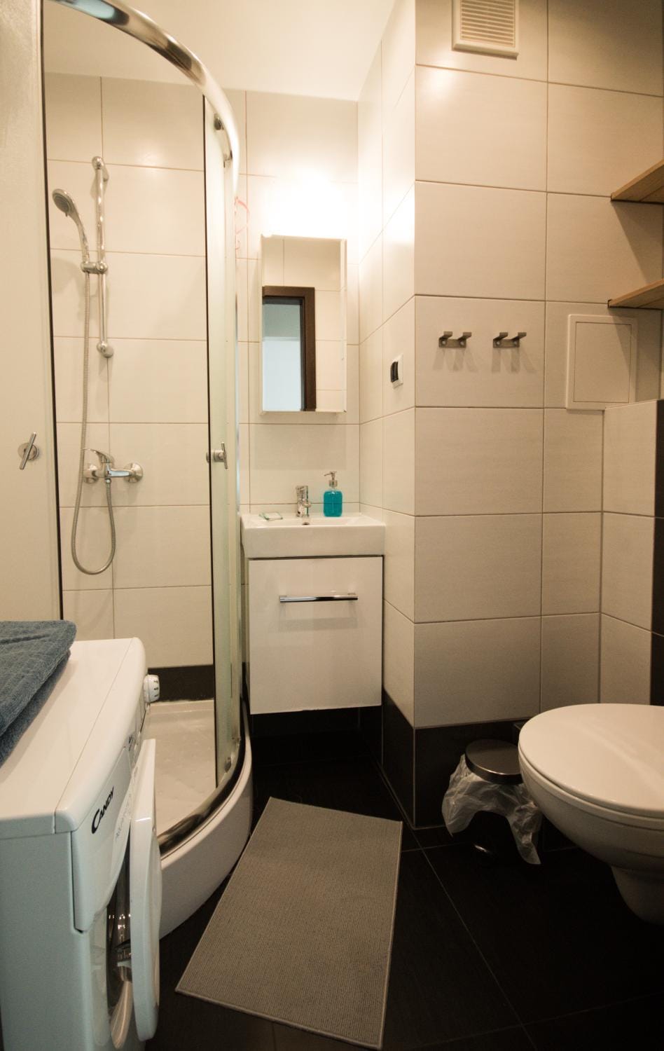 Shower, Toilet, Bathroom, towels
