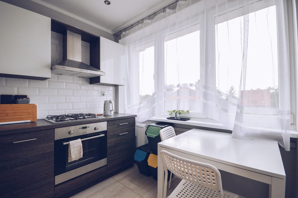 Kitchen or kitchenette, Dining area, stove