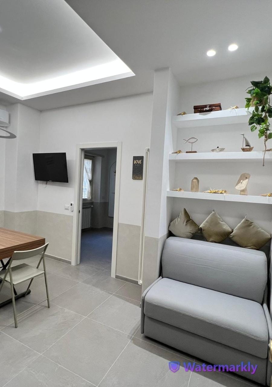 Communal lounge/ TV room, TV and multimedia, Living room