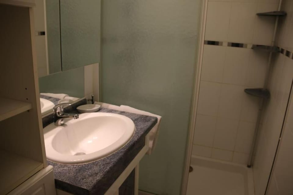 Studio 44, Héliopolis E au village naturiste Apartment in Agde