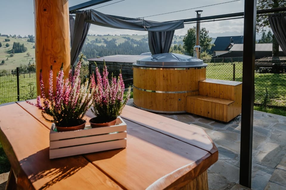 Garden, Hot Tub, Balcony/Terrace