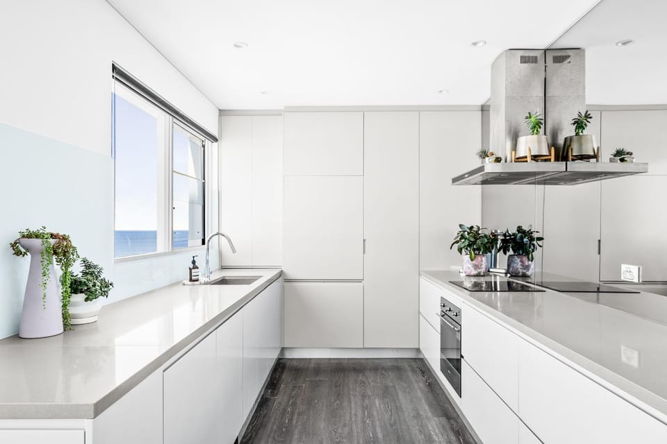 Kitchen or kitchenette, Sea view, oven, stove