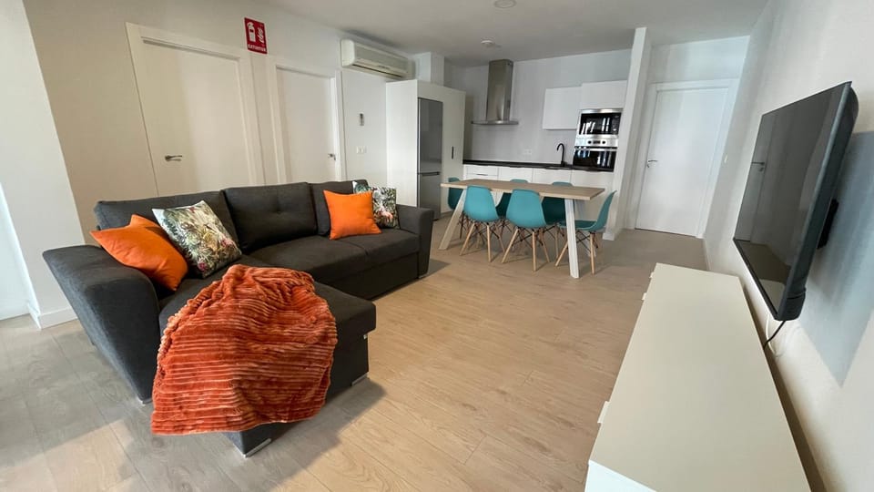 Communal lounge/ TV room, Seating area, Dining area