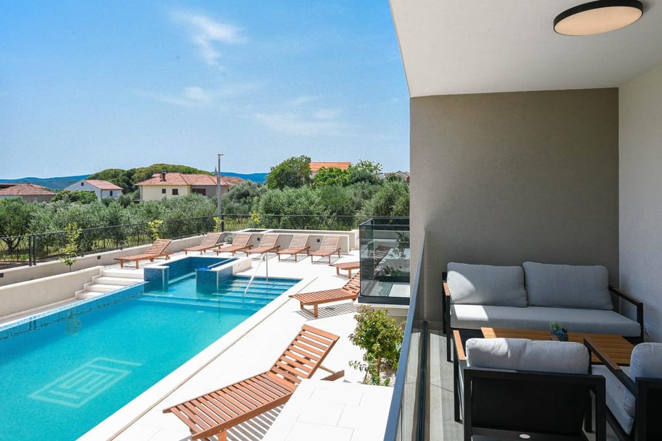 Balcony/Terrace, Swimming pool