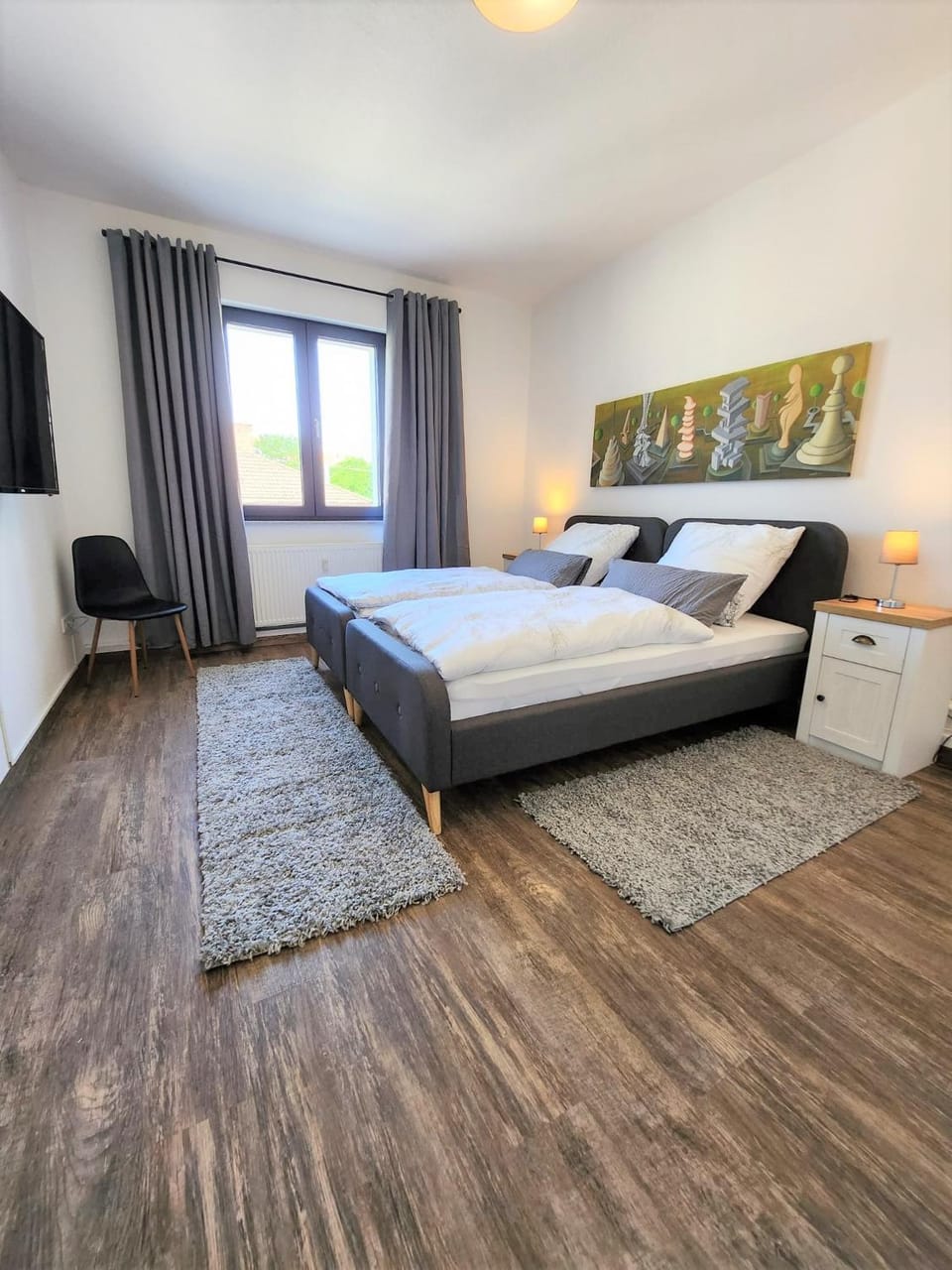 Bed, TV and multimedia, Photo of the whole room, Bedroom