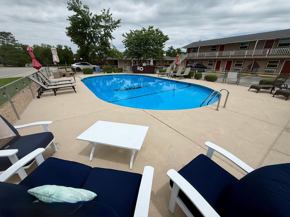 Hunter's Friend Resort near Table Rock Lake Resort in Indian Point