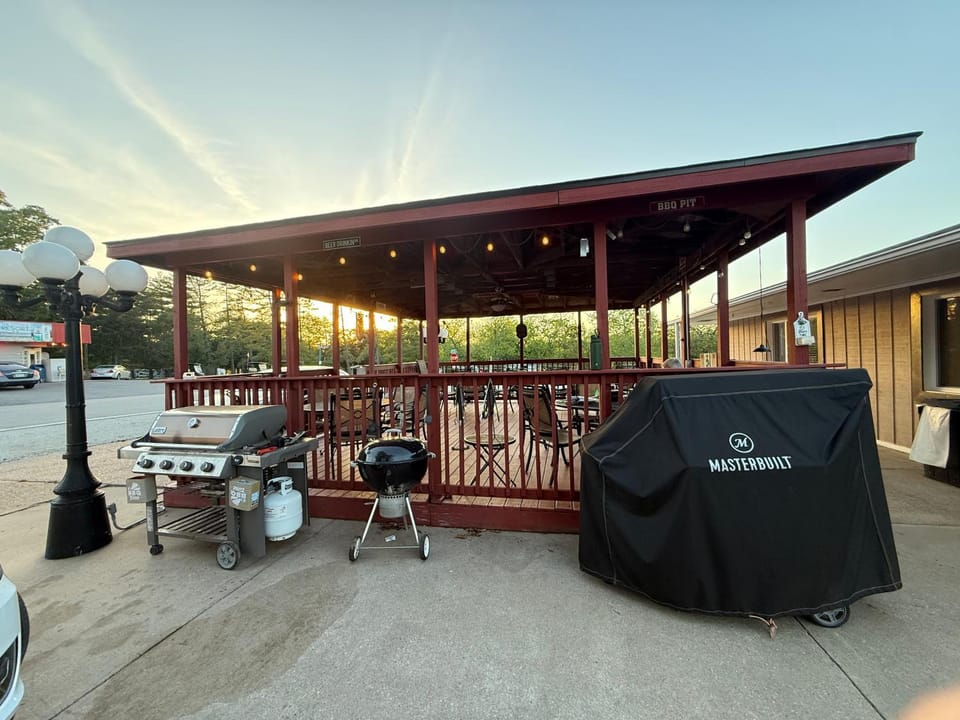 Patio, BBQ facilities