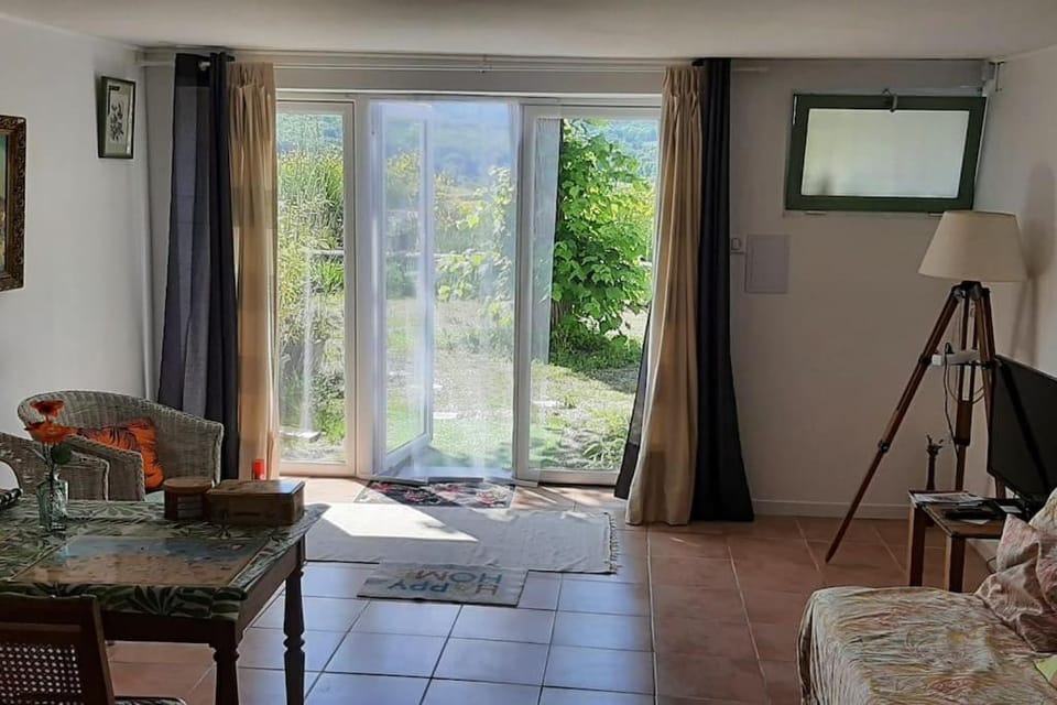 T.Belle Vue Panoramique au coeur du Luberon 40m2 + pergola . jardin. P Apartment in Apt