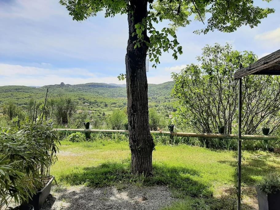 T.Belle Vue Panoramique au coeur du Luberon 40m2 + pergola . jardin. P Apartment in Apt