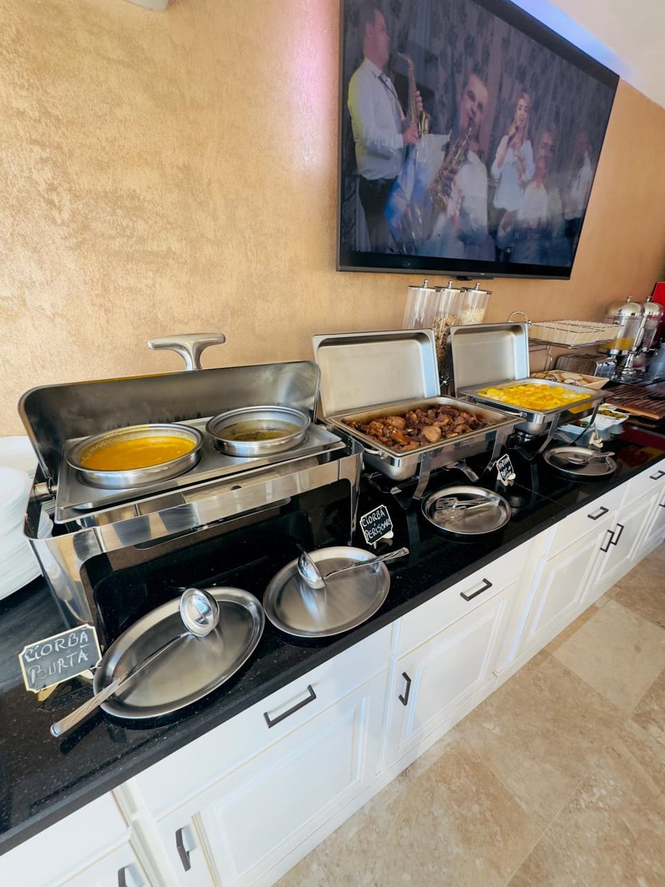 Restaurant/places to eat, Food and drinks, Food