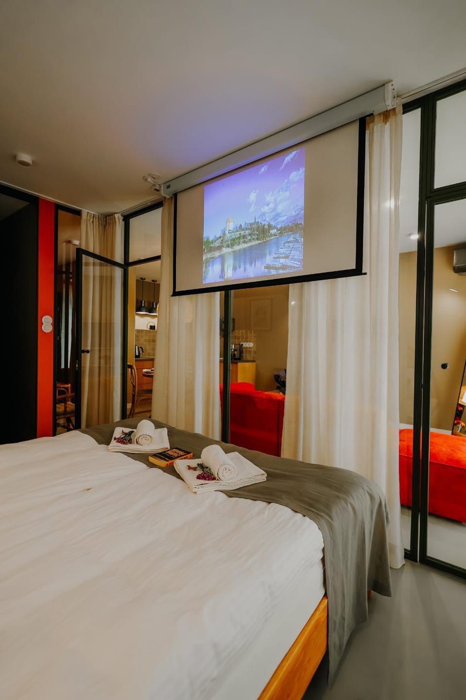 Bed, TV and multimedia, Bedroom