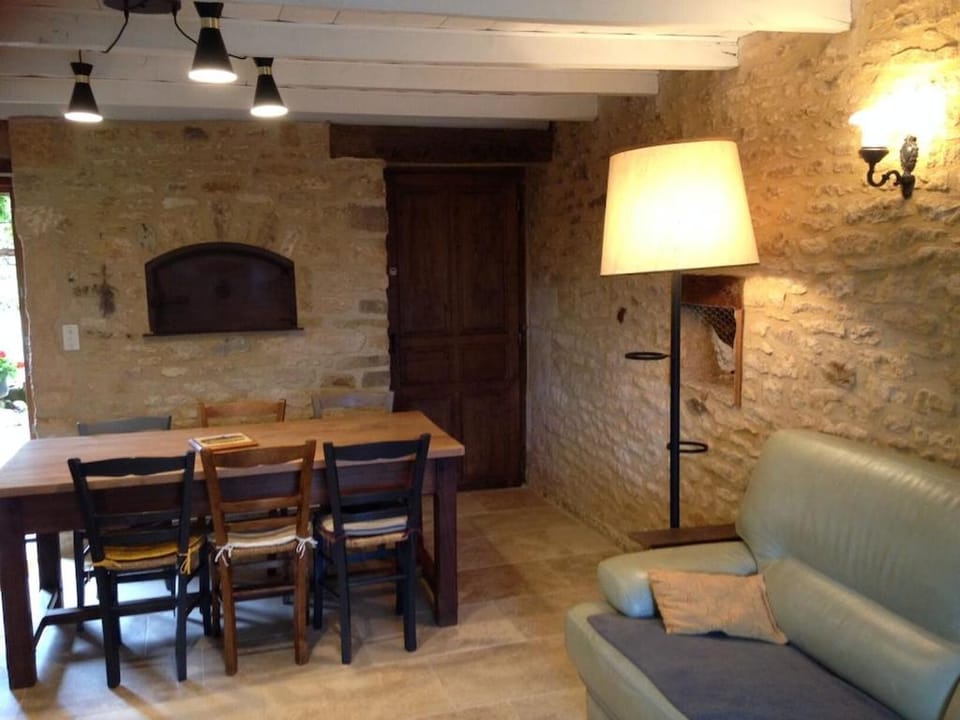 Au coeur du Périgord noir, gîte 6 pers, vue panoramique, proche Sarlat House in Occitanie