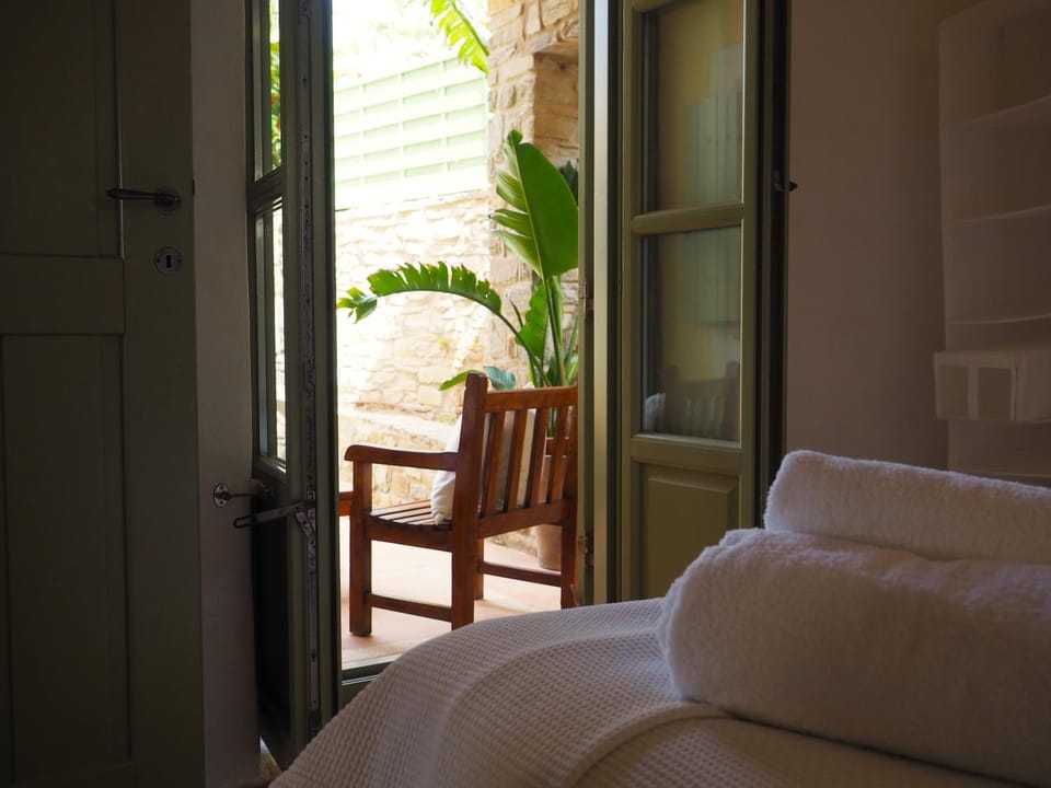 Ochre Dream, Beach front & Sunset villa Naousa House in Naousa
