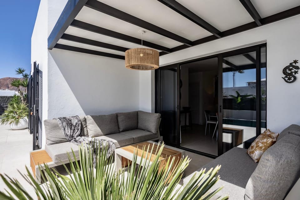 Luxurious Villa Acebo 4 bed 4 bath Private pool Villa in Playa Blanca