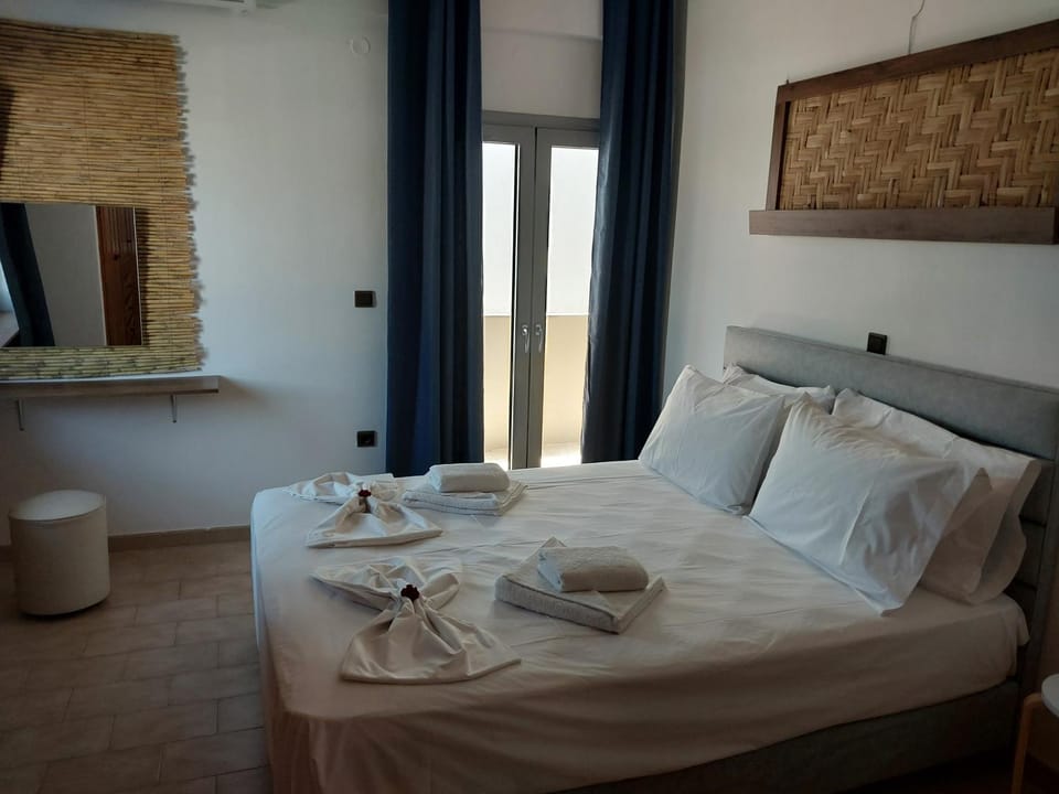 Bed, Bathroom, TV and multimedia, Photo of the whole room, Bedroom, Mountain view, towels, air conditioner, air conditioner