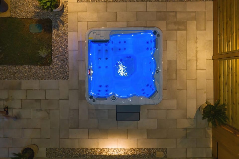Night, Hot Tub