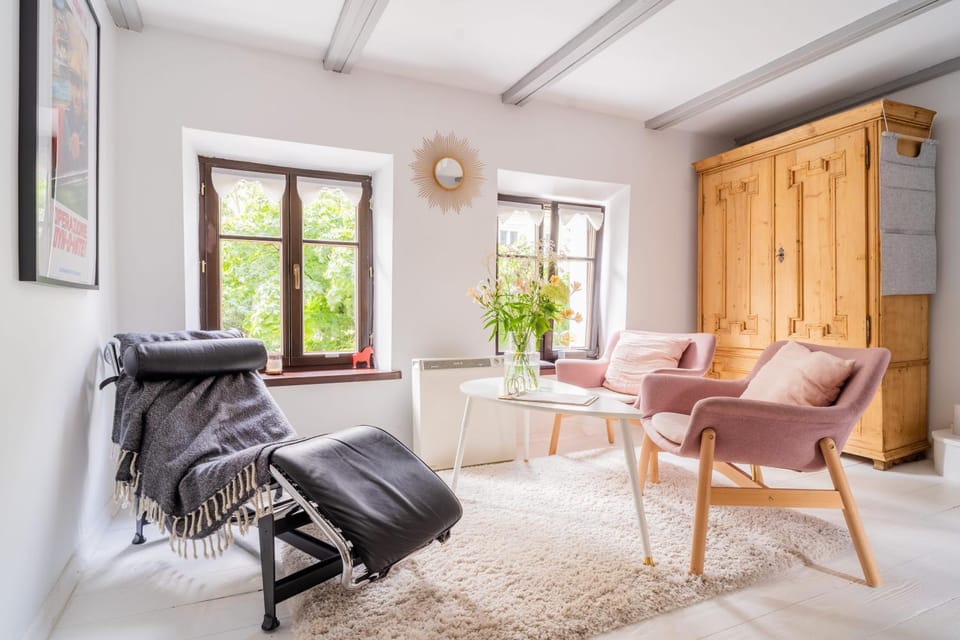 Living room, Seating area
